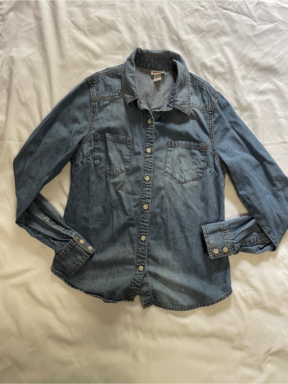 Mossimo Denim Button-Up Shirt in Washed Blue Size Medium NWOT
